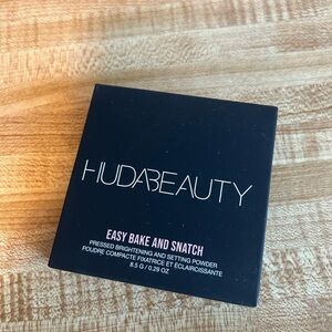 Huda Beauty Easy Bake and Snatch Setting Powder